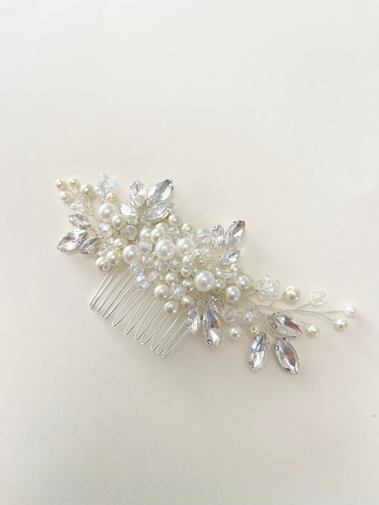 Wedding pearls comb